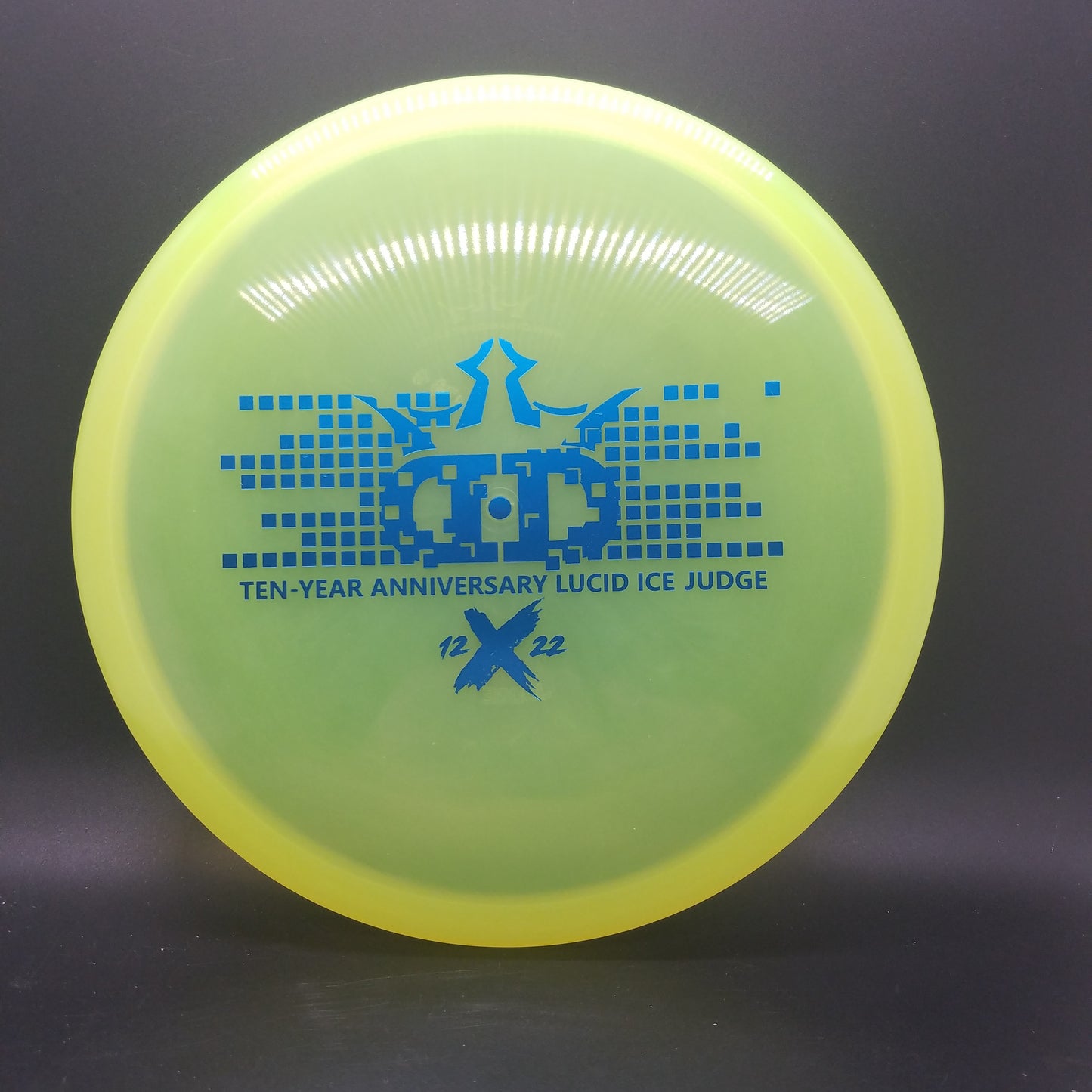 Dynamic Discs Lucid ice 10yr Anniversary Judge yellow 173g blue stamp